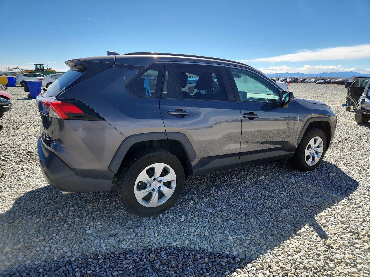 2020 Toyota Rav4 Le - zdjęcie 3