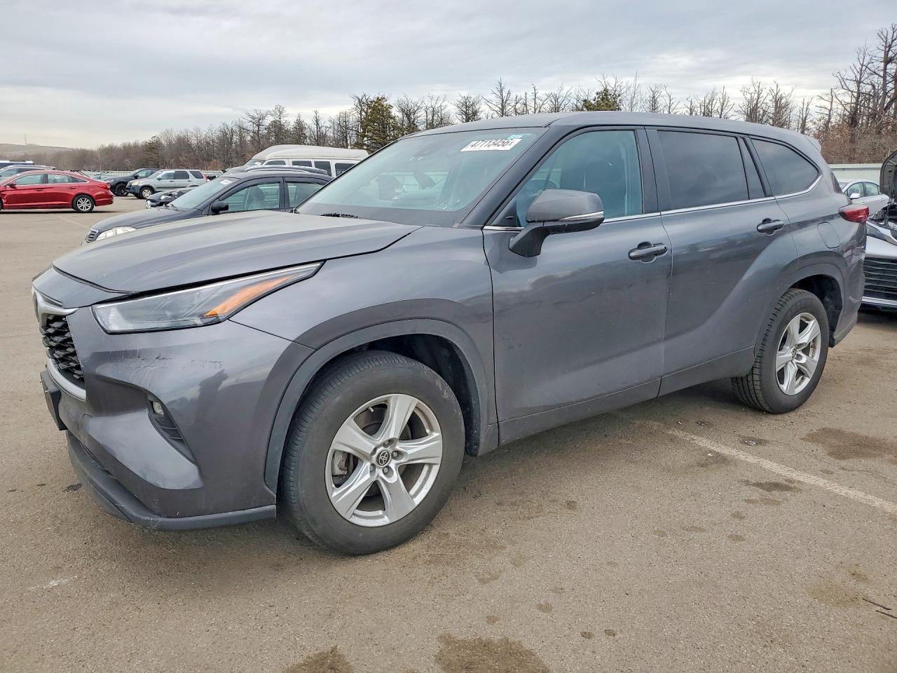 2024 Toyota Highlander Le - zdjęcie główne