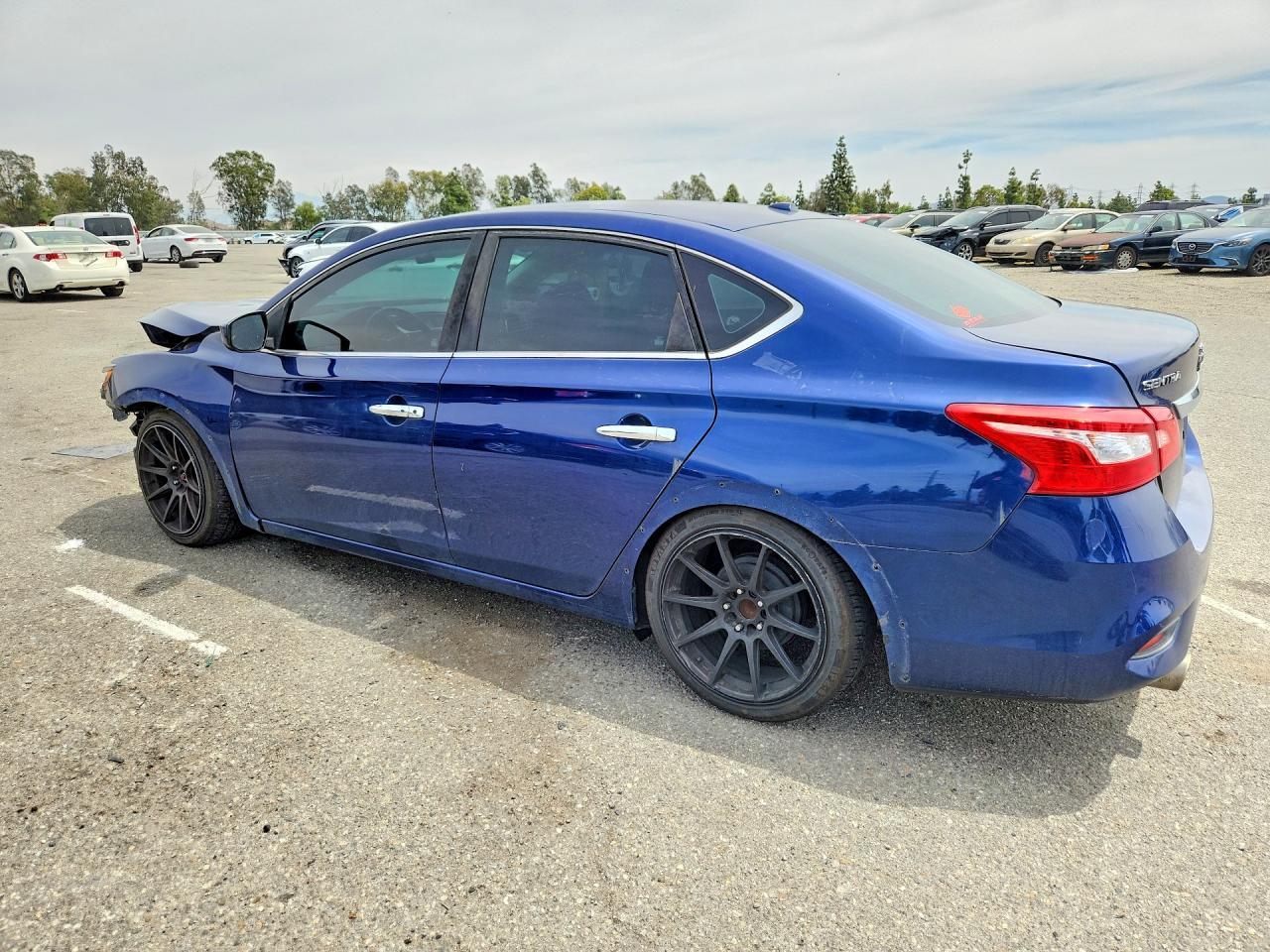 2019 Nissan Sentra Sv - zdjęcie 2