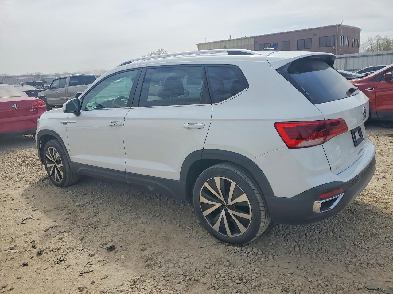 2022 Volkswagen Taos Se Iq Drive - zdjęcie 2