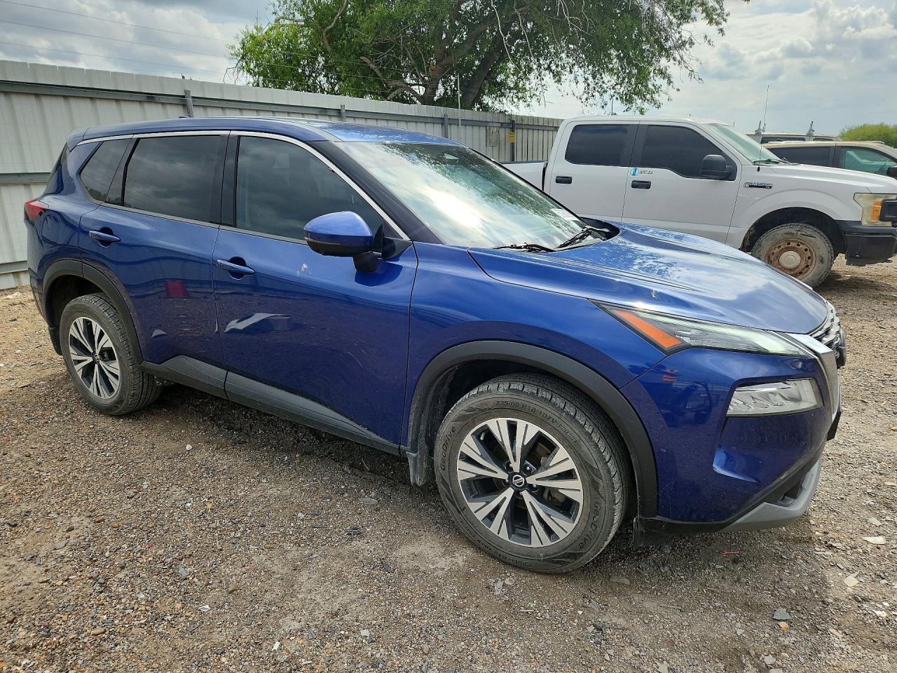 2021 Nissan Rogue Sv - zdjęcie 4