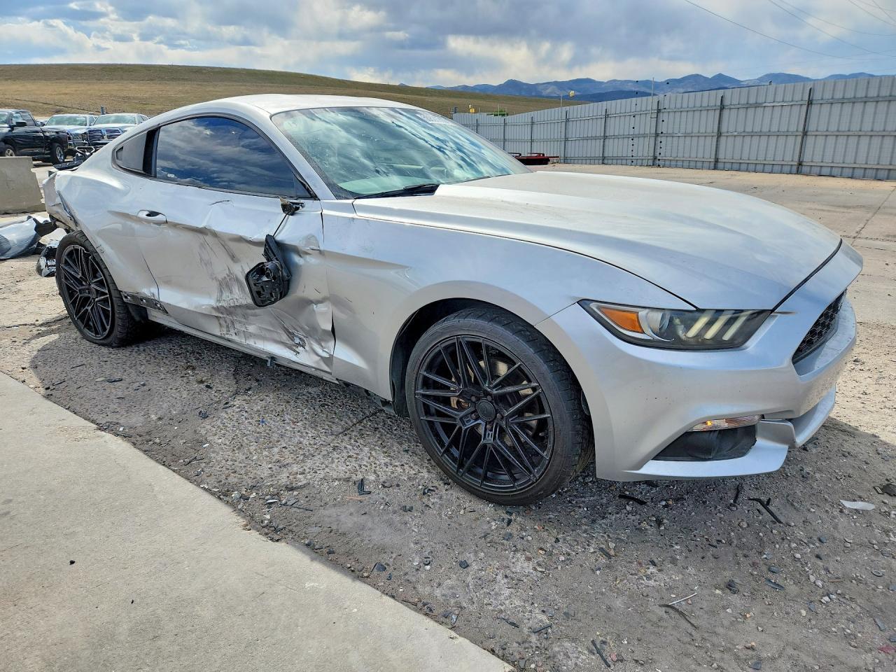 2017 Ford Mustang - zdjęcie 4