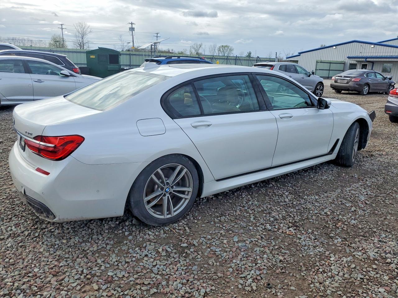 2016 BMW 750 Xi - zdjęcie 3