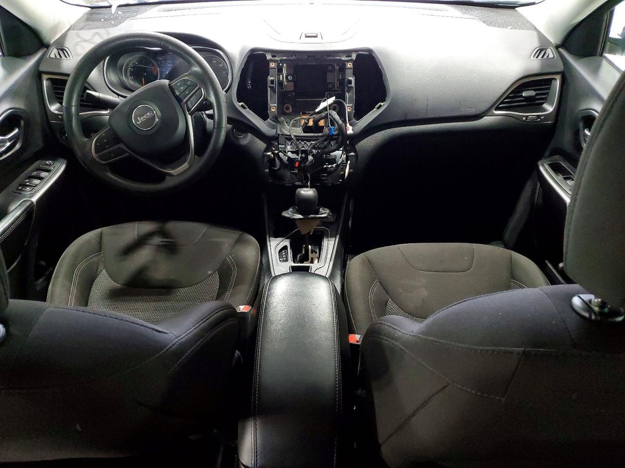 2021 Jeep Cherokee Latitude - zdjęcie 8