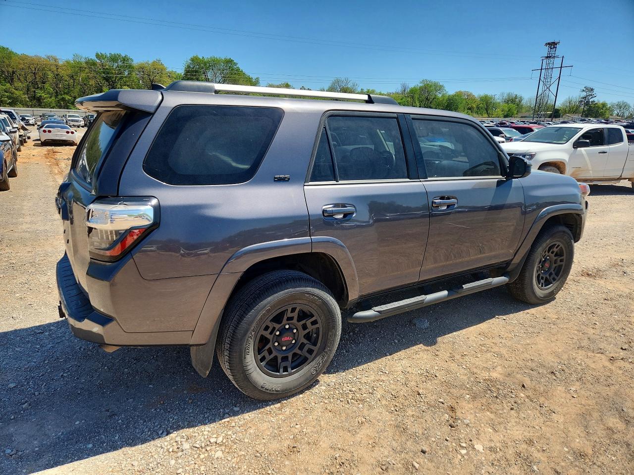 2021 Toyota 4Runner Sr5 - zdjęcie 3