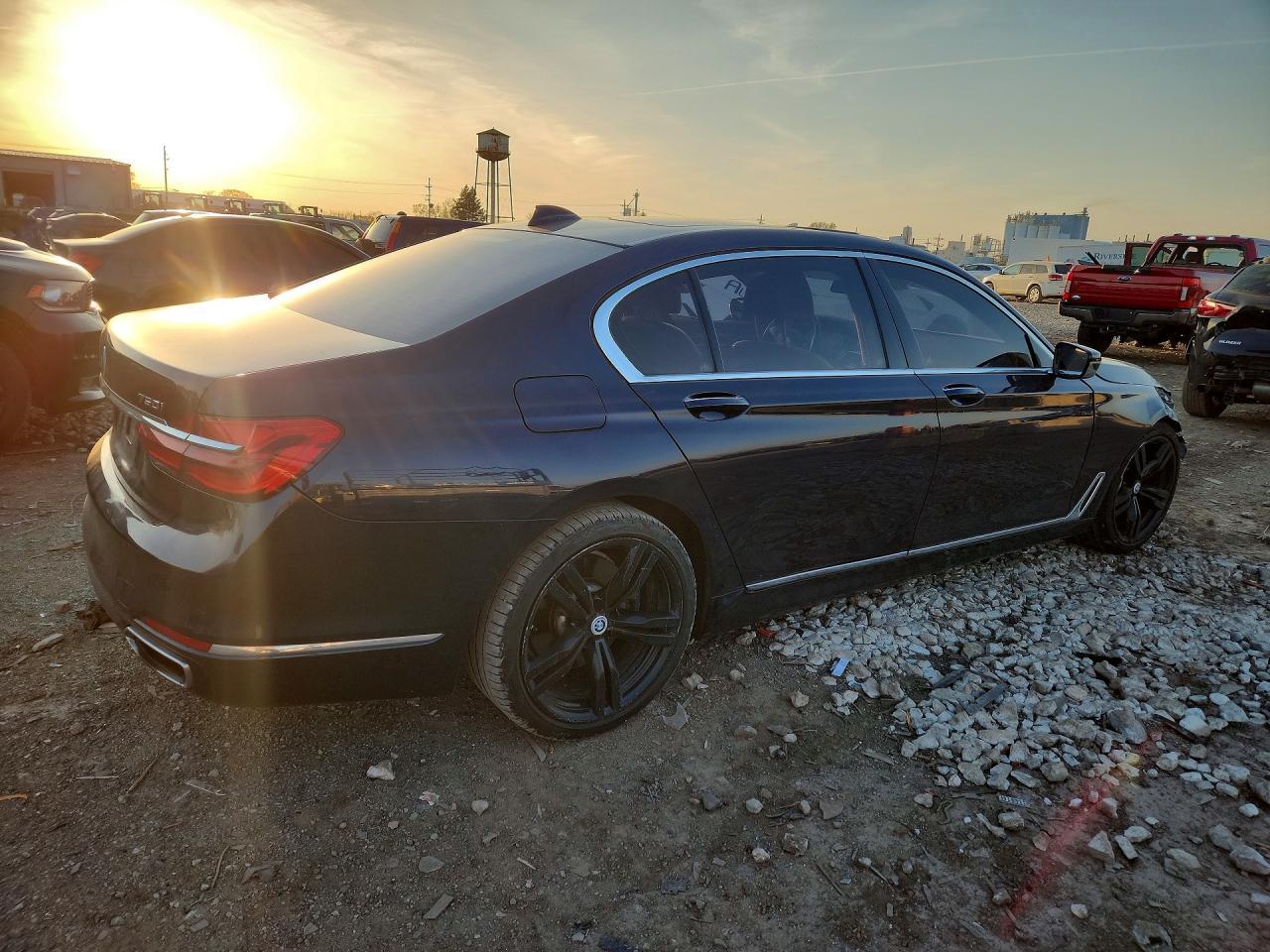 2016 BMW 750 Xi - zdjęcie 3