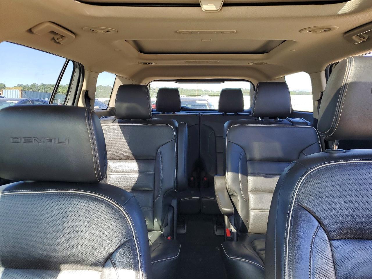 2017 GMC Acadia Denali - zdjęcie 10
