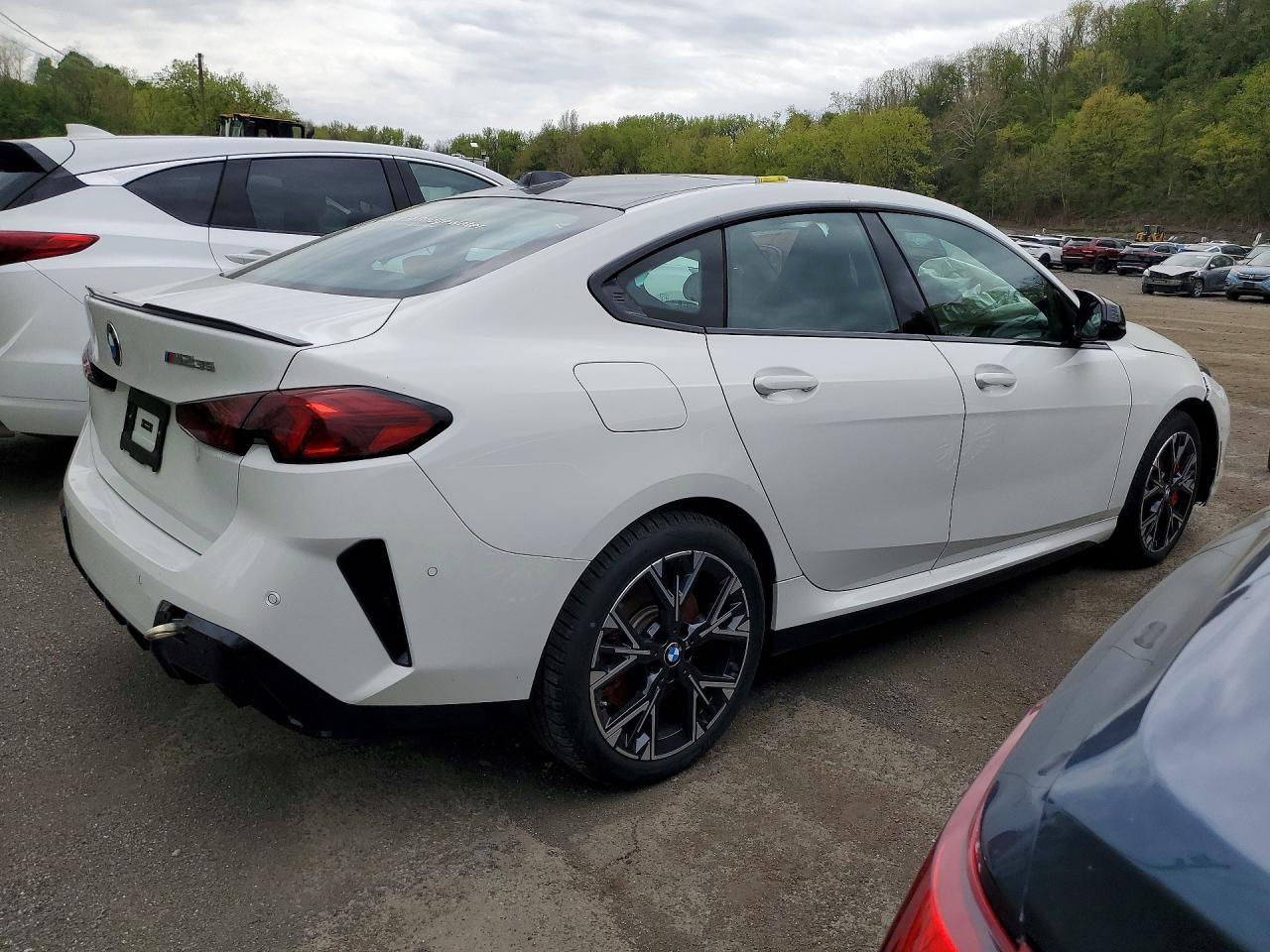 2025 BMW M235Xi - zdjęcie 3