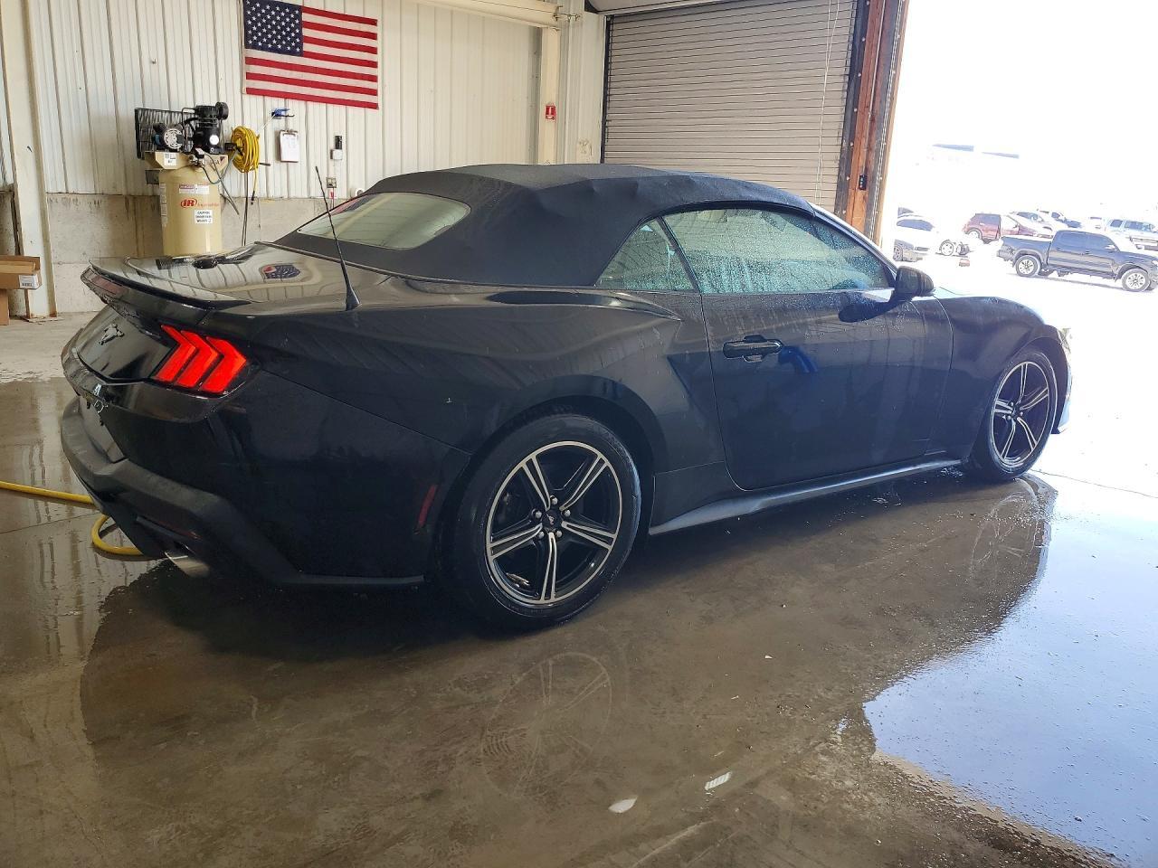 2024 Ford Mustang - zdjęcie 3