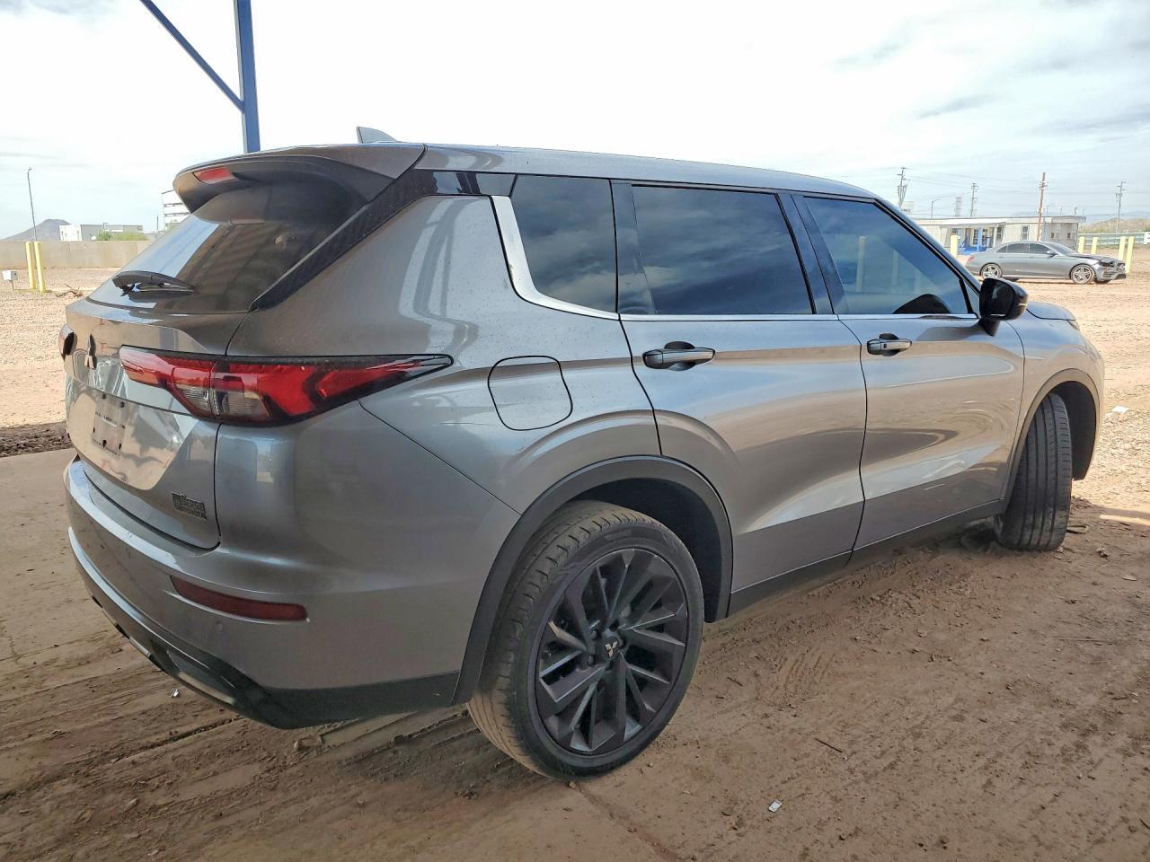 2022 Mitsubishi Outlander Se - zdjęcie 3