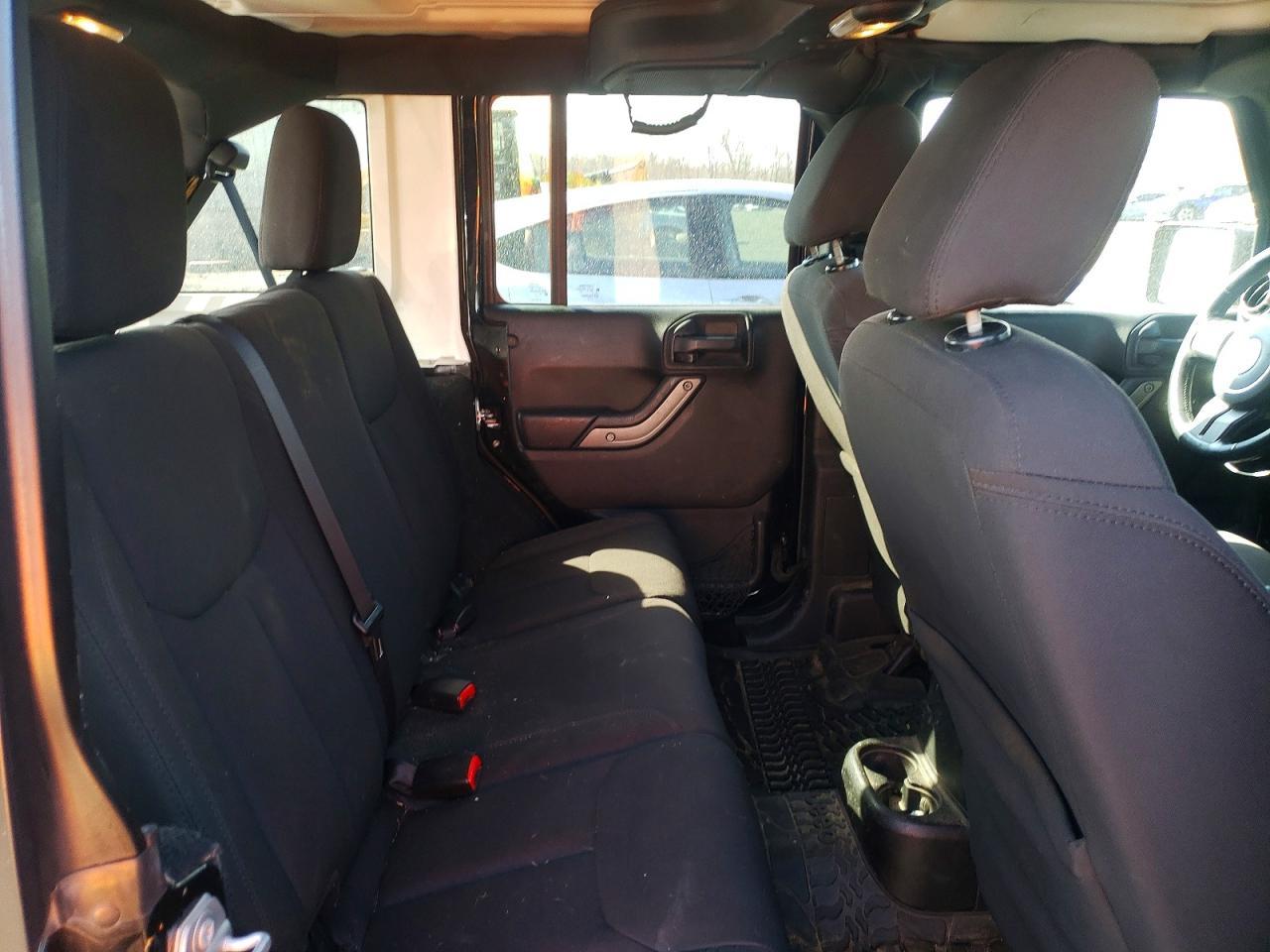 2015 Jeep Wrangler Unlimited Sport - zdjęcie 10