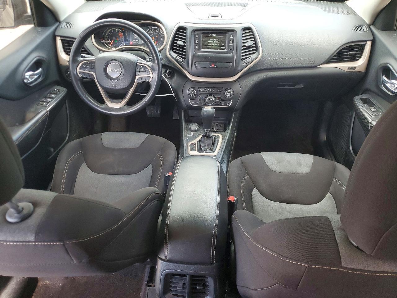 2016 Jeep Cherokee Sport - zdjęcie 8
