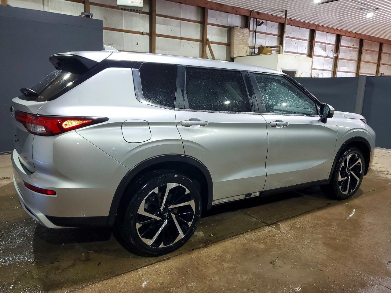 2024 Mitsubishi Outlander Se - zdjęcie 3