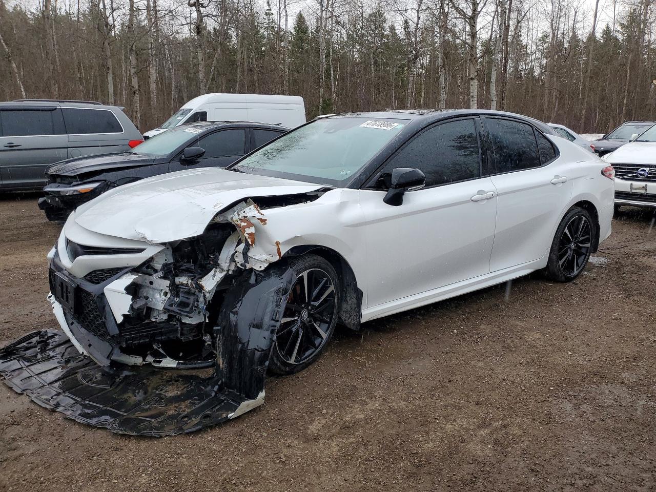 2020 Toyota Camry Xse - zdjęcie główne