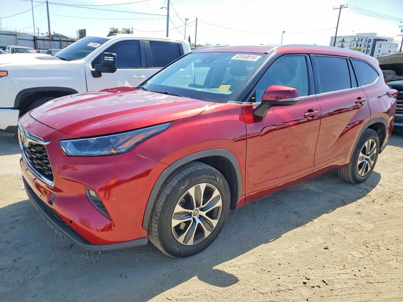 2021 Toyota Highlander Xle - zdjęcie główne