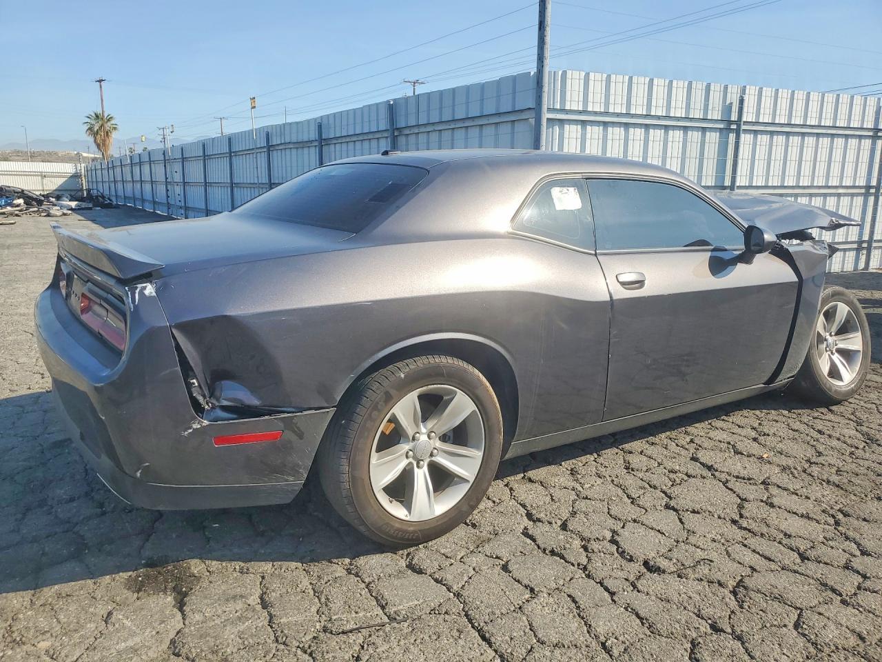 2022 Dodge Challenger Sxt - zdjęcie 3