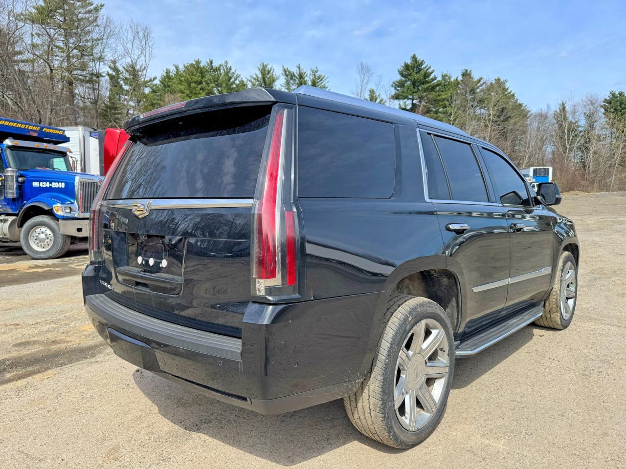 2017 Cadillac Escalade Luxury - zdjęcie 4