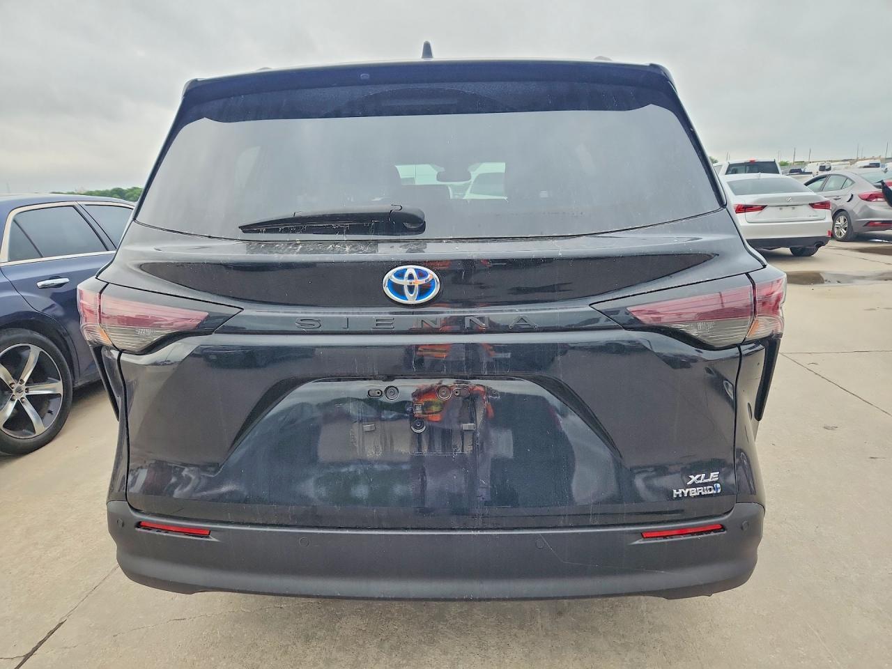 2024 Toyota Sienna Xle - zdjęcie 6