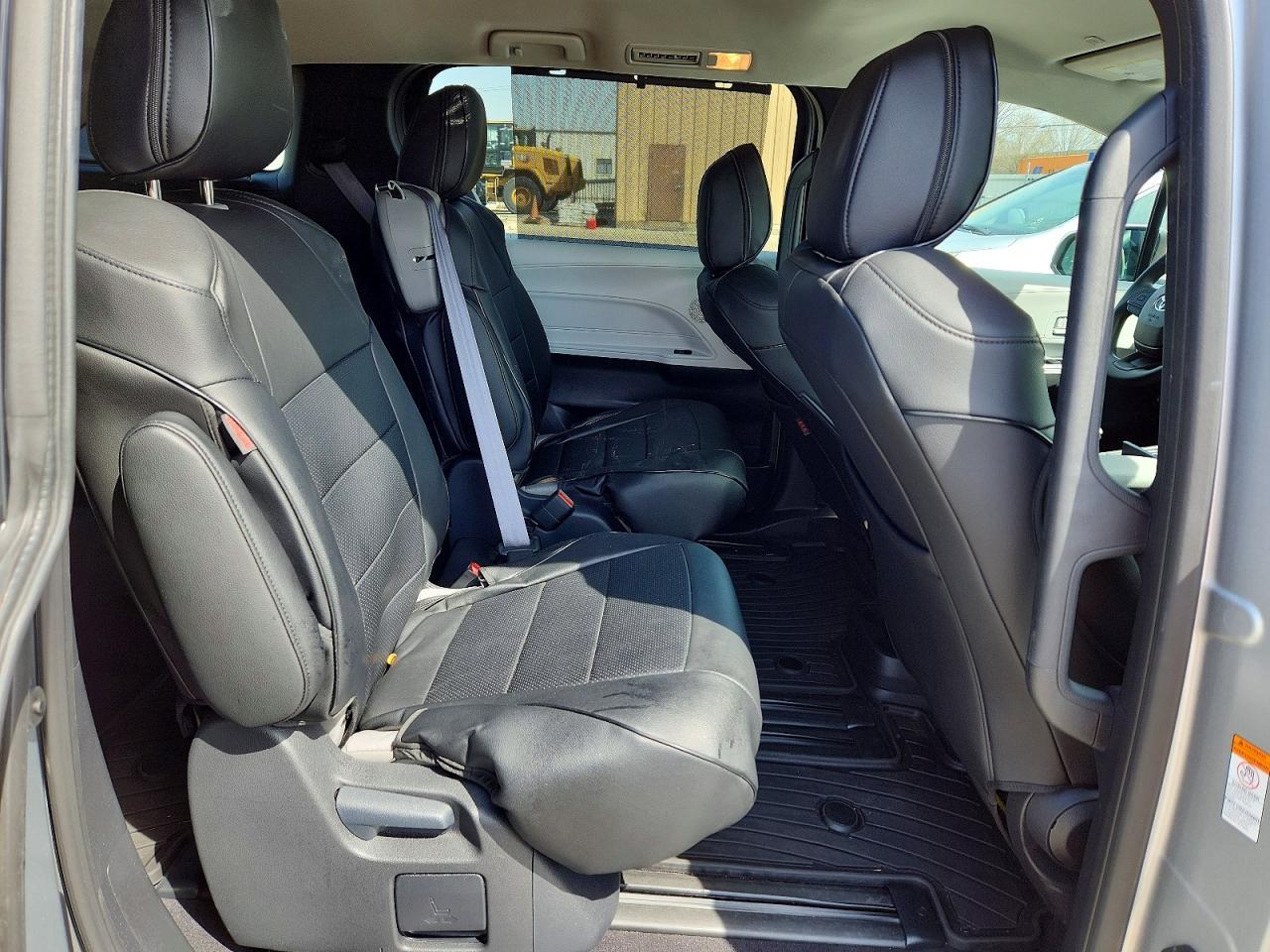 2025 Toyota Sienna Le 8-Passenger - zdjęcie 11