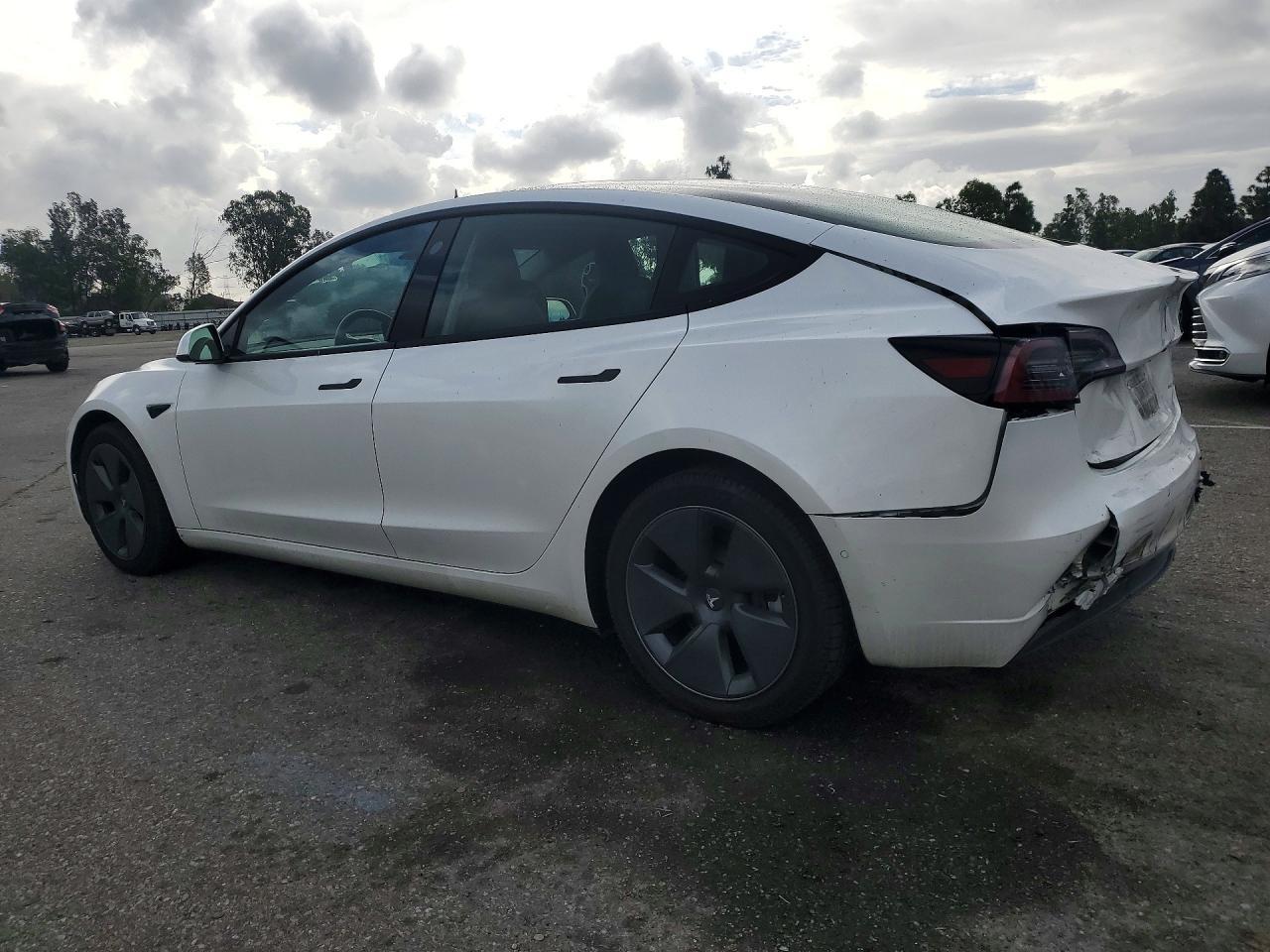2022 Tesla Model 3 - zdjęcie 2