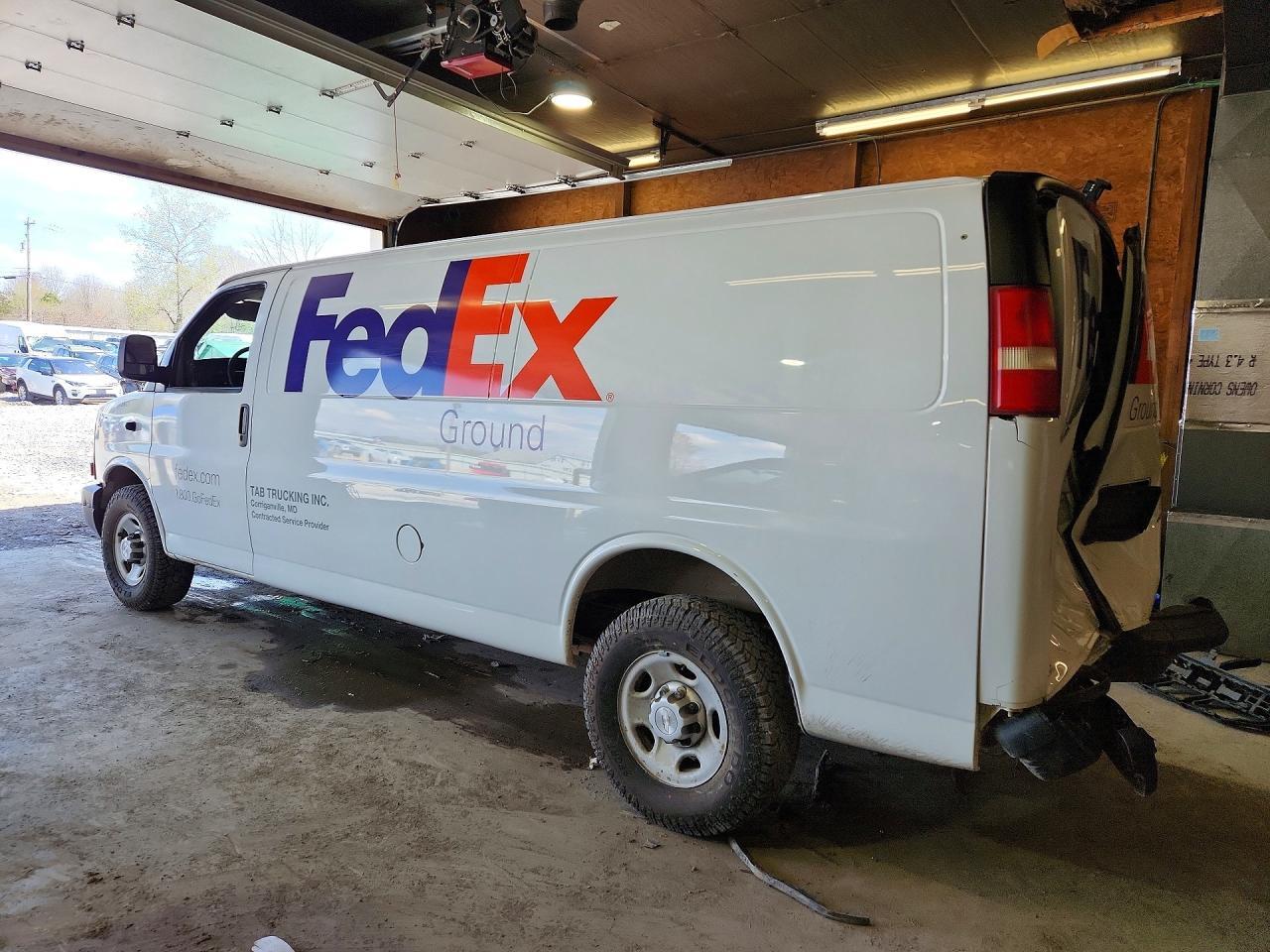 2015 Chevrolet Express G2500 - zdjęcie 2