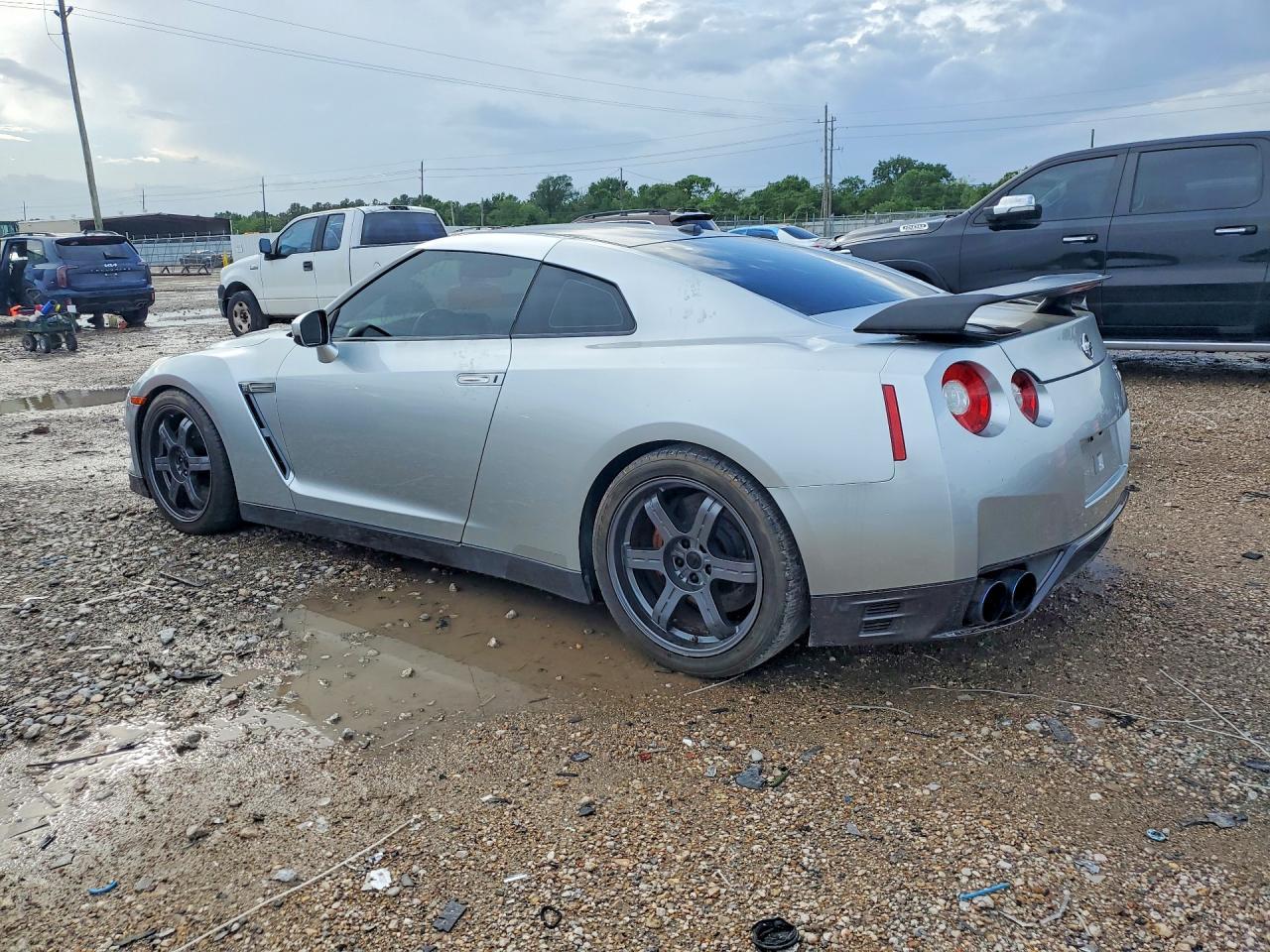 2014 Nissan Gt-R Track Edition - zdjęcie 2