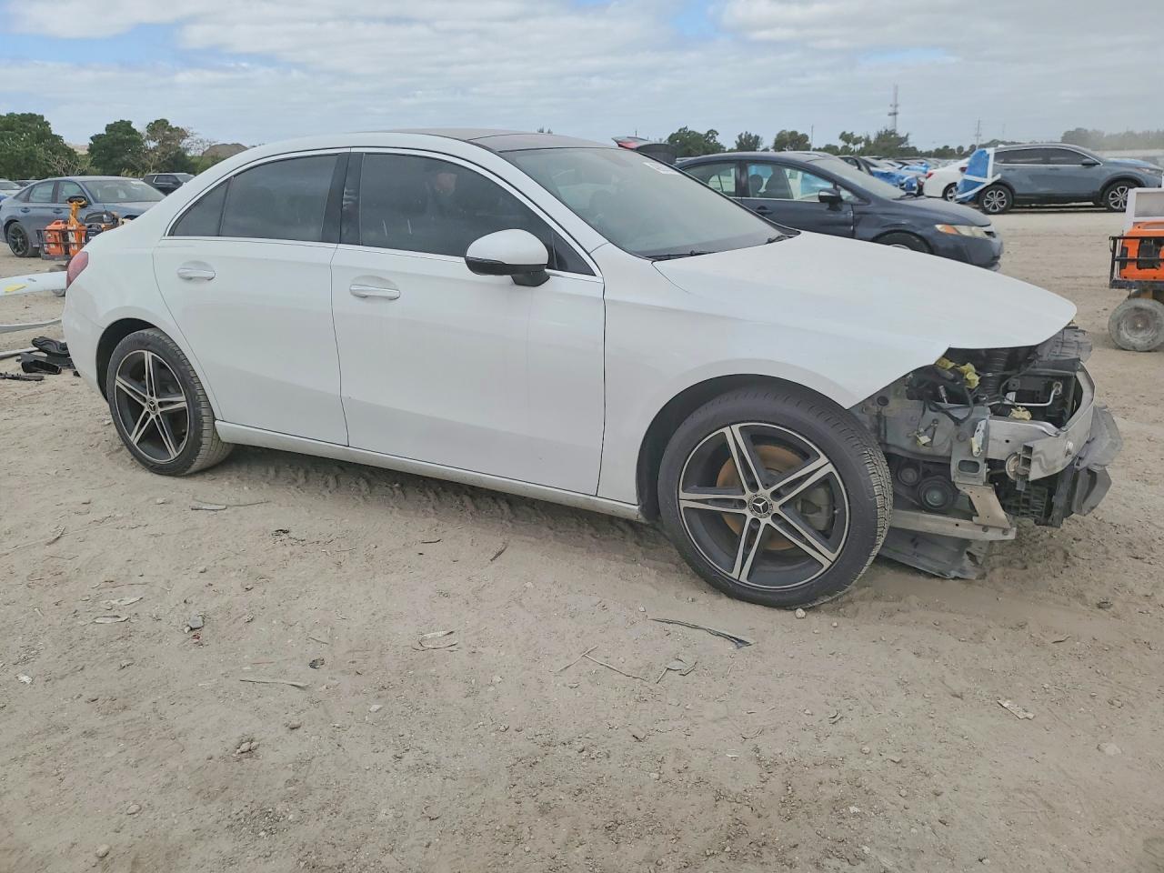 2019 Mercedes-Benz A 220 - zdjęcie 4