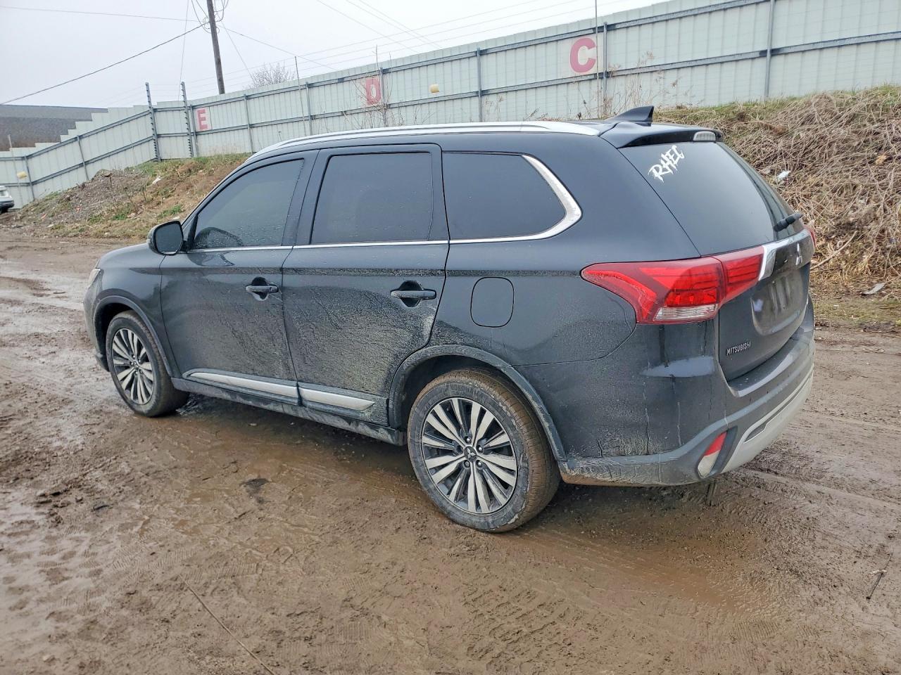 2019 Mitsubishi Outlander Se - zdjęcie 2