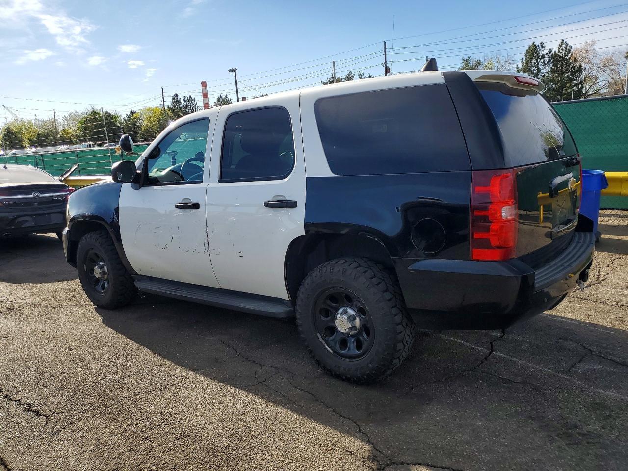 2013 Chevrolet Tahoe - zdjęcie 2