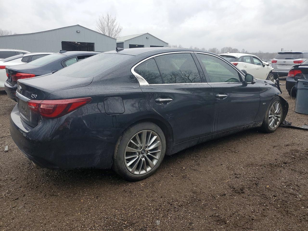 2018 Infiniti Q50 3.0T Luxe - zdjęcie 3