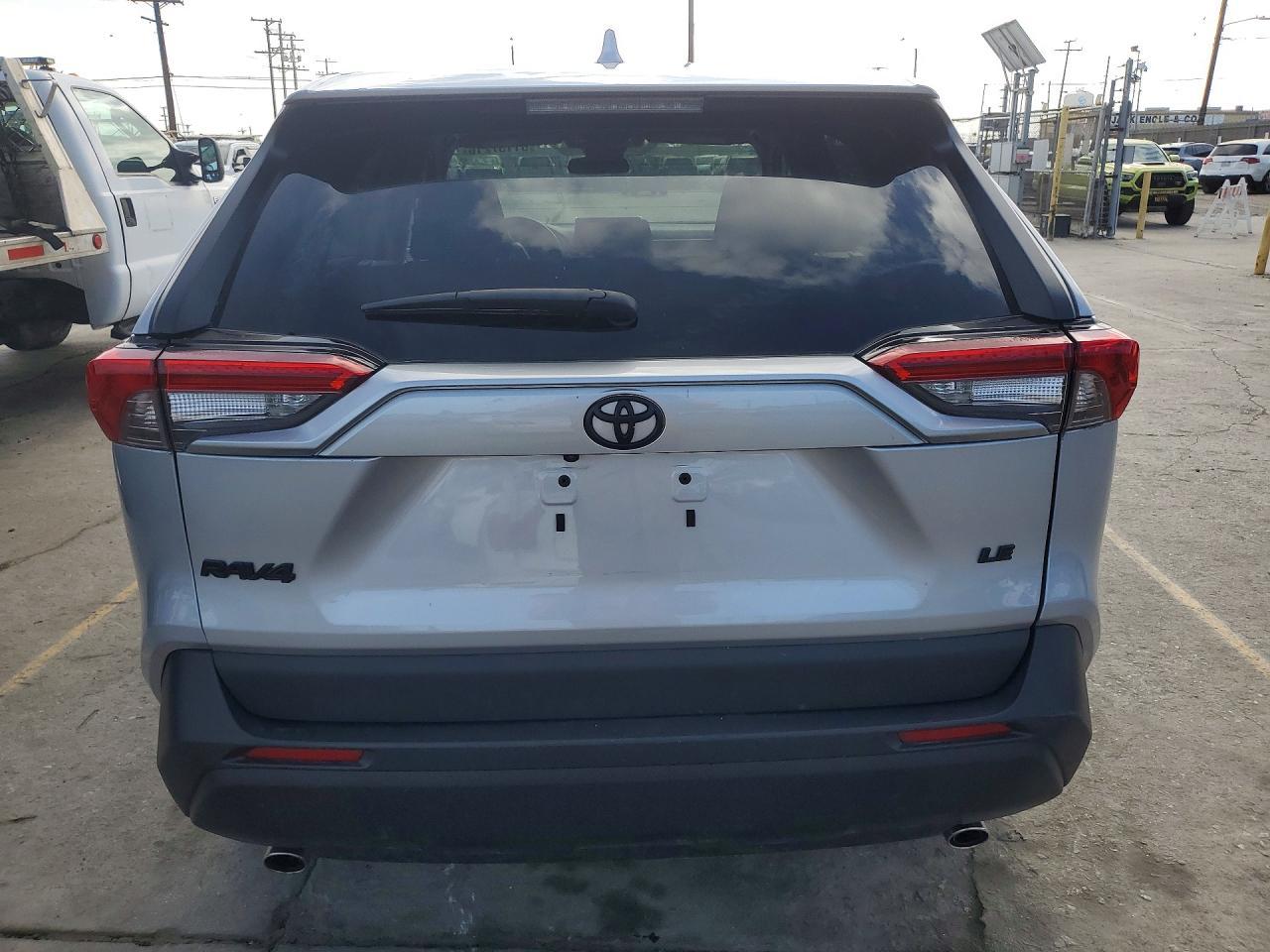 2024 Toyota Rav4 Le - zdjęcie 6