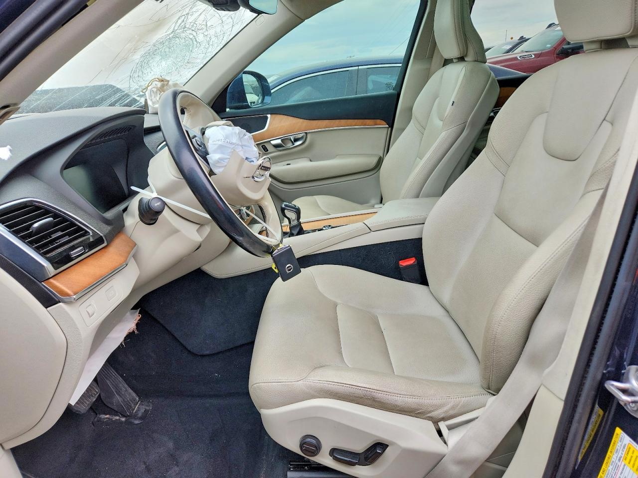 2022 Volvo Xc90 T6 Momentum - zdjęcie 7