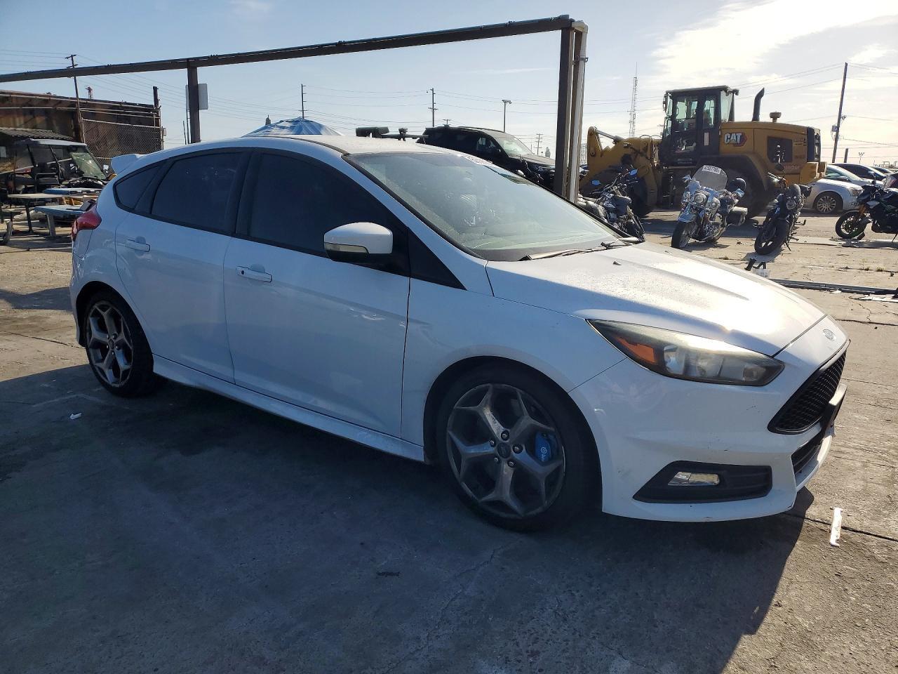2015 Ford Focus - zdjęcie 4