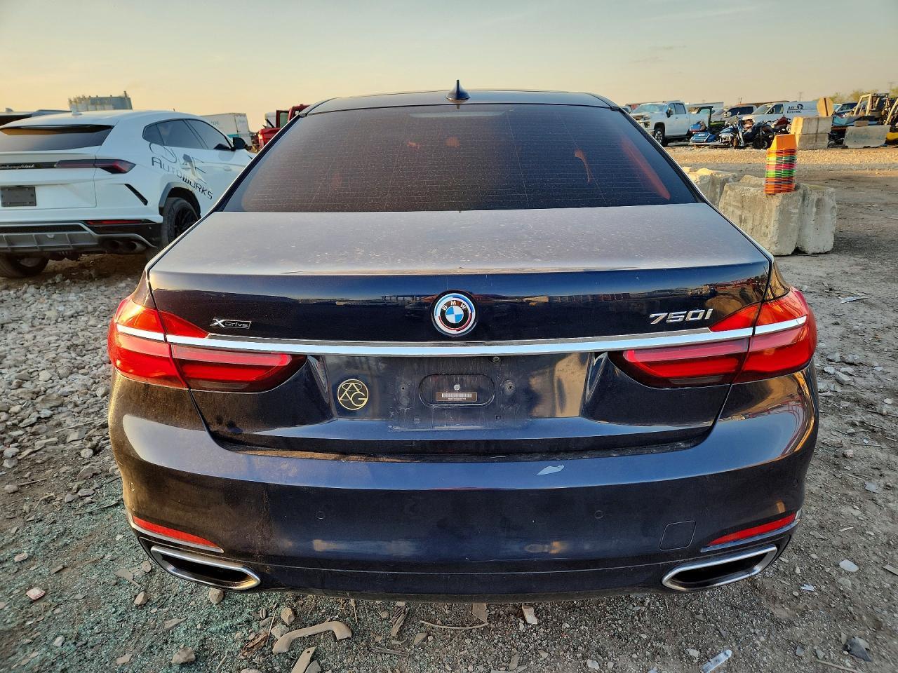 2016 BMW 750 Xi - zdjęcie 6