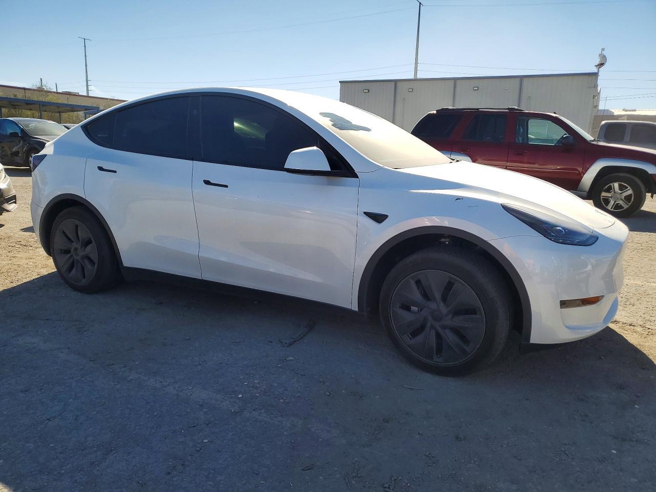 2025 Tesla Model Y - zdjęcie 4