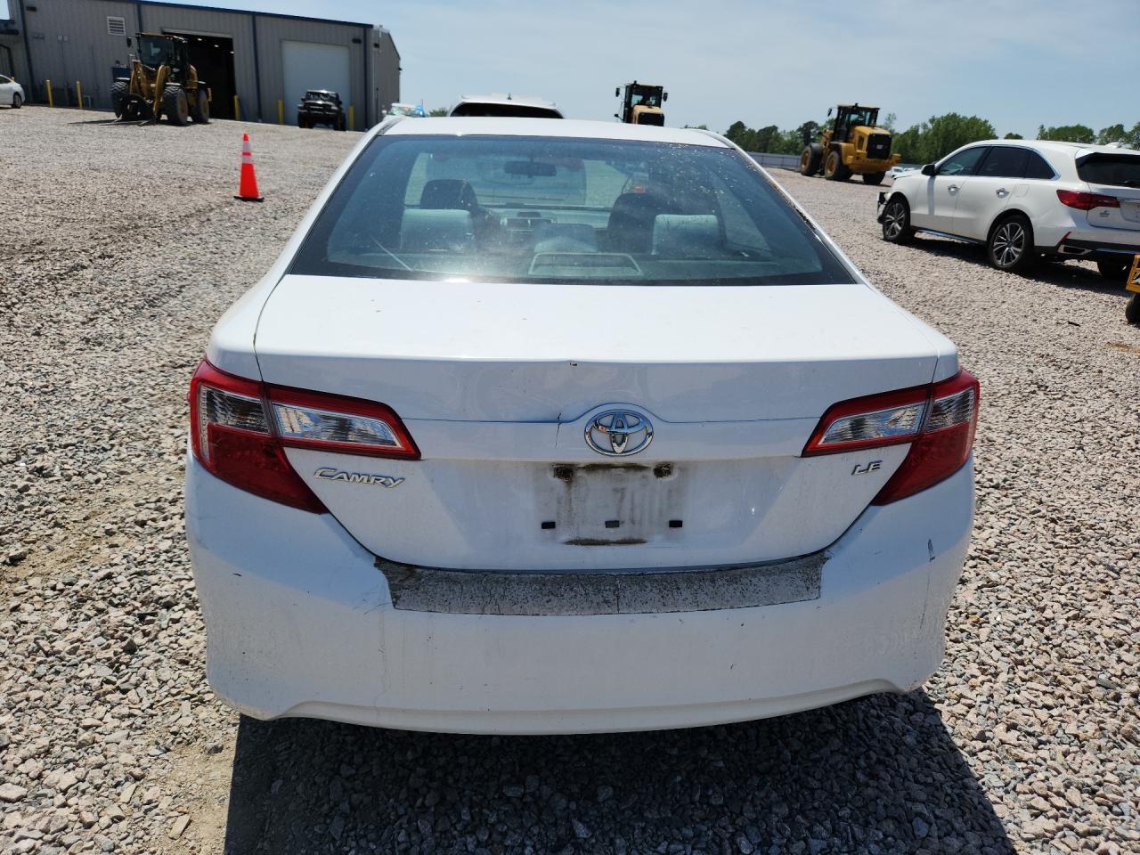 2014 Toyota Camry Le - zdjęcie 6