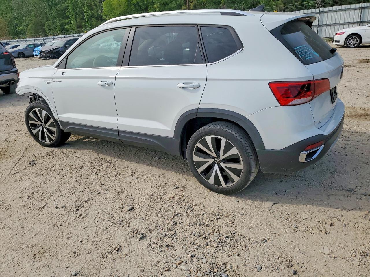 2023 Volkswagen Taos Se - zdjęcie 2