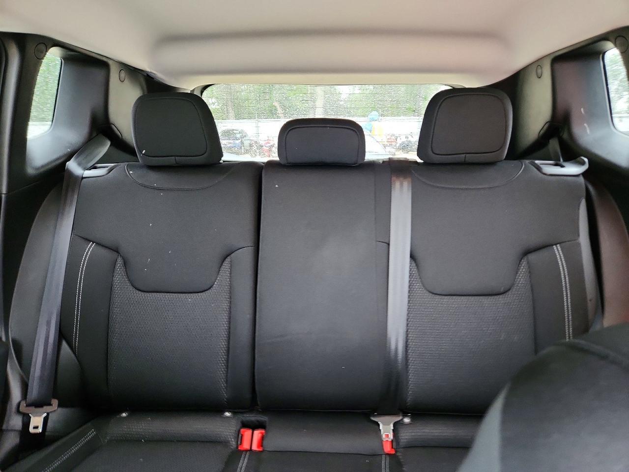 2023 Jeep Renegade Latitude - zdjęcie 10