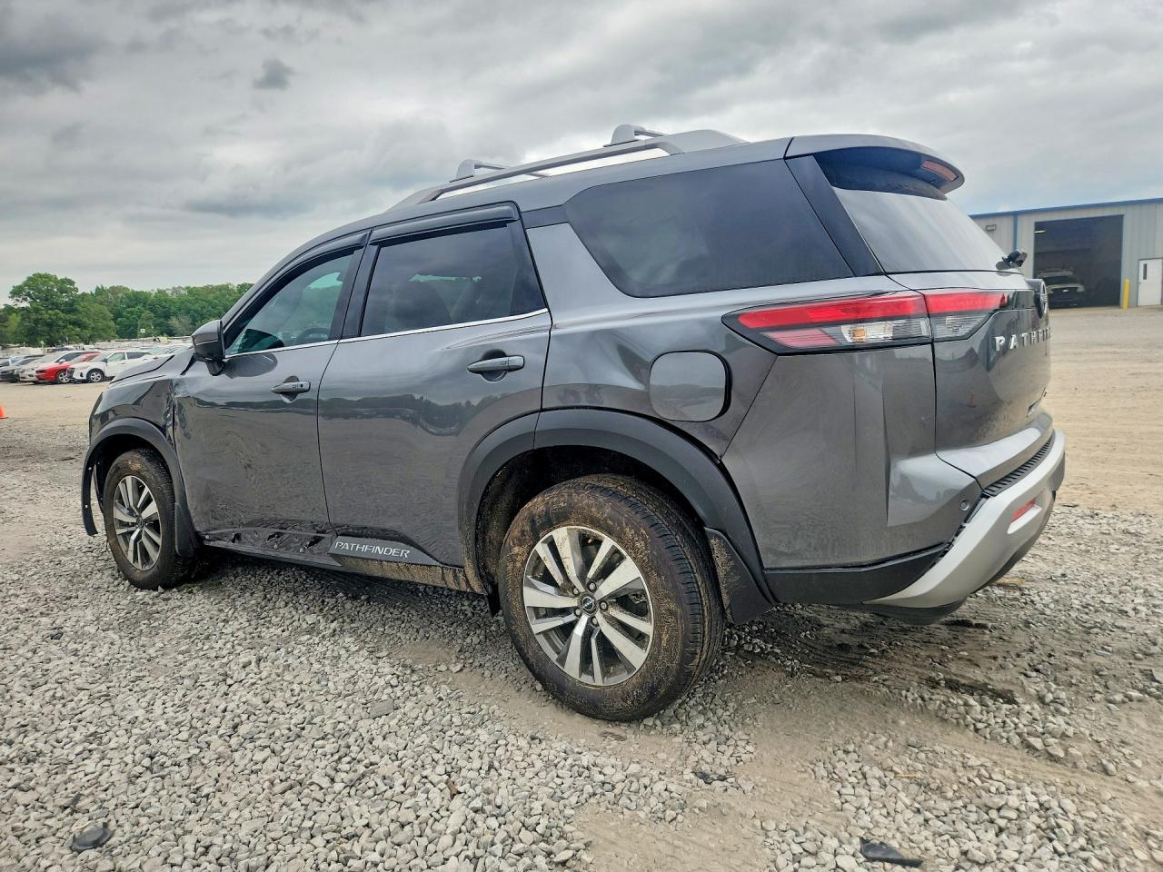 2025 Nissan Pathfinder Sl - zdjęcie 2