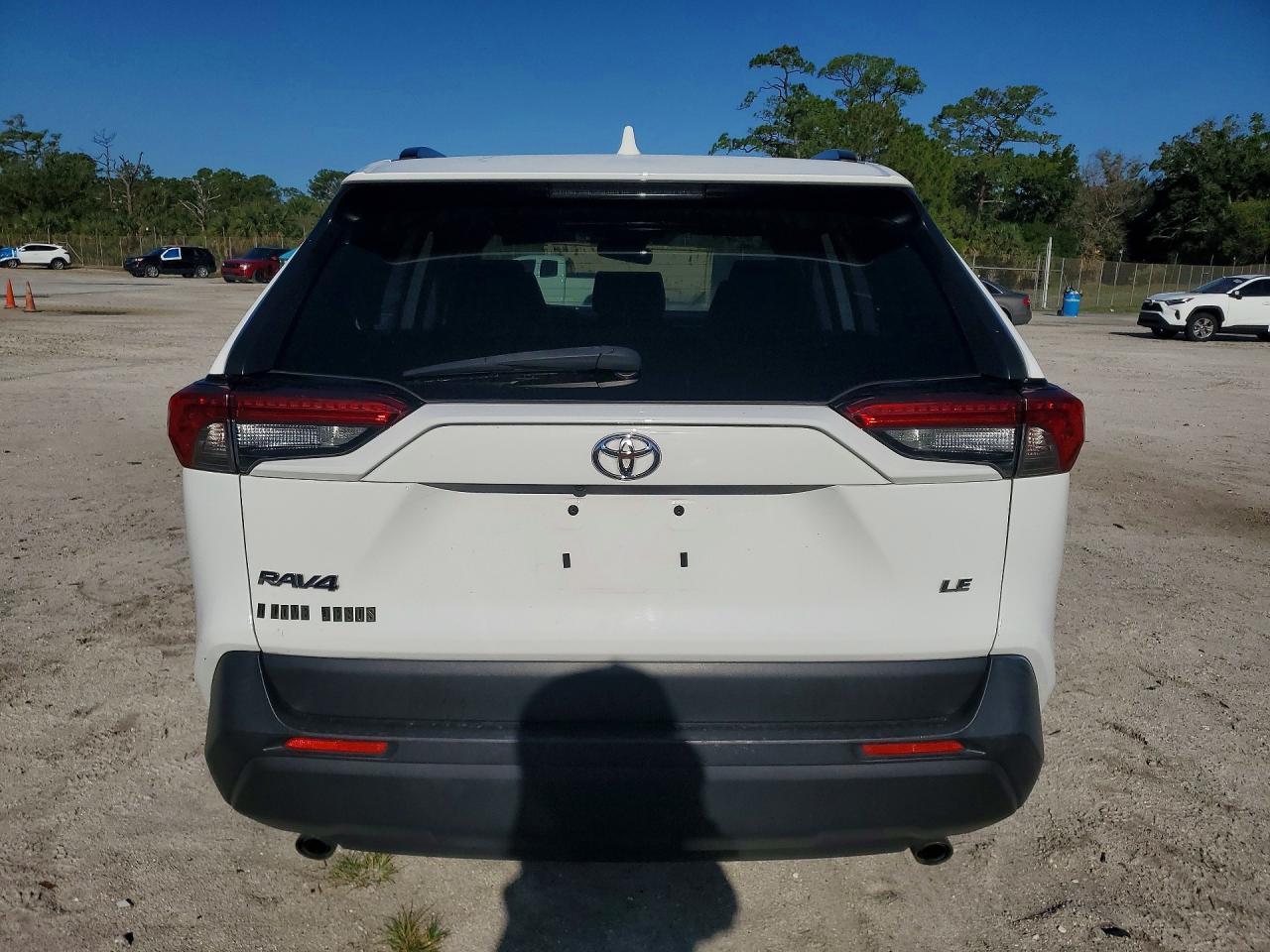 2019 Toyota Rav4 Le - zdjęcie 6