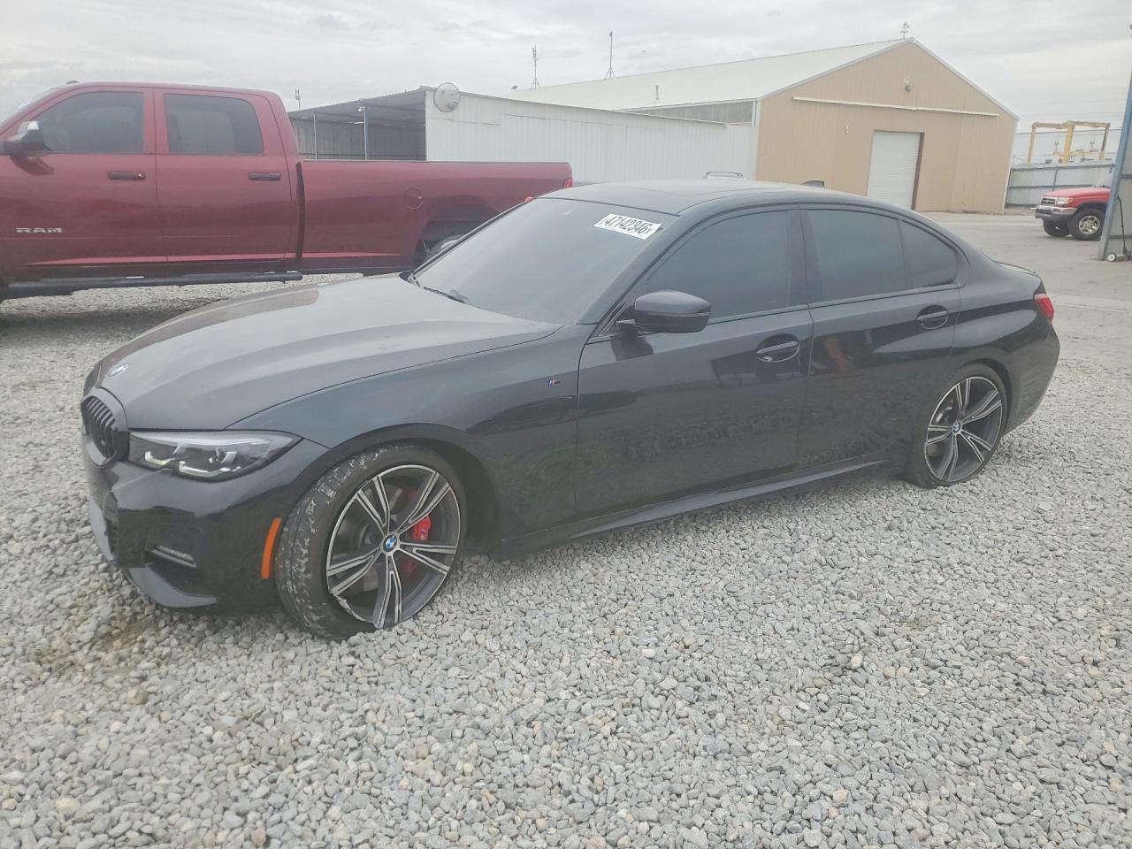 2022 BMW 330Xi - zdjęcie główne