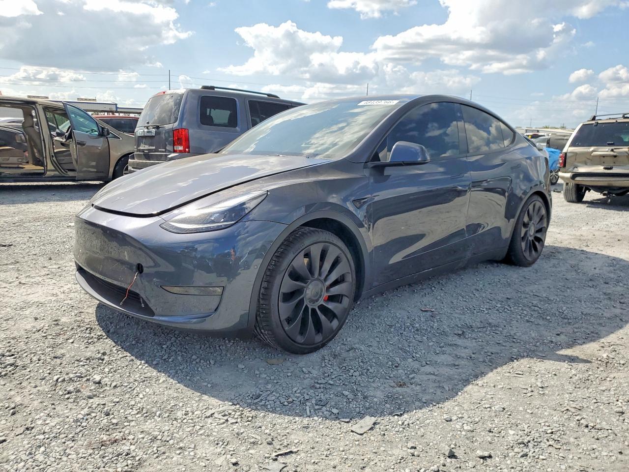 2022 Tesla Model Y - zdjęcie główne