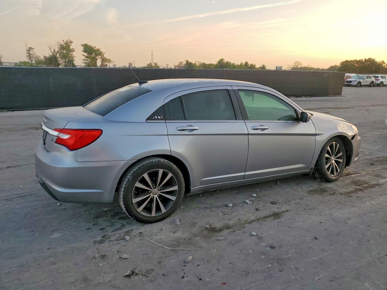 2014 Chrysler 200 Touring - zdjęcie 3