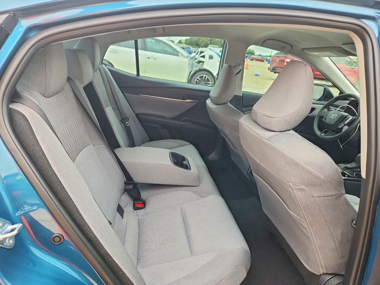 2026 Toyota Camry Le - zdjęcie 10