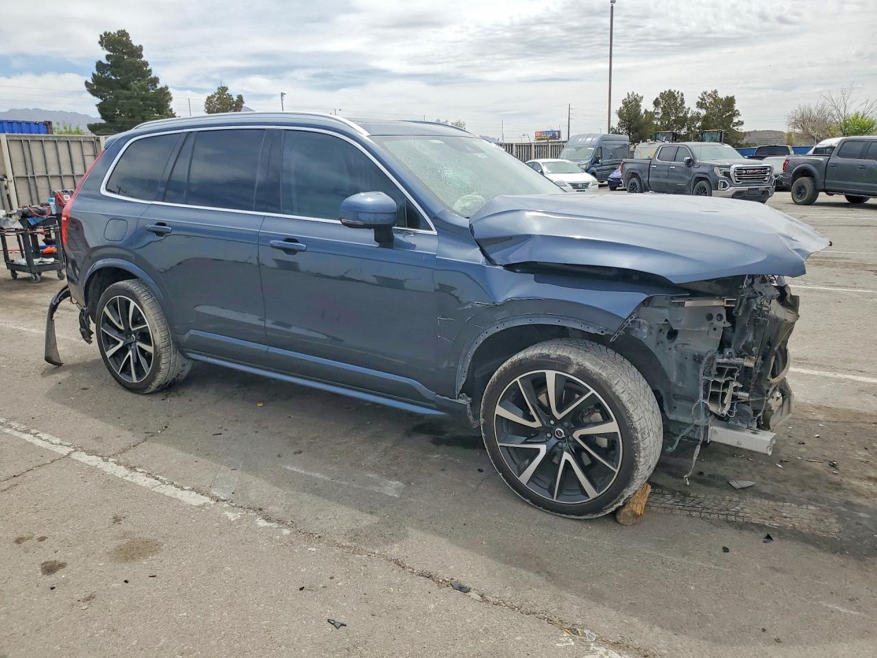 2022 Volvo Xc90 T6 Momentum - zdjęcie 4