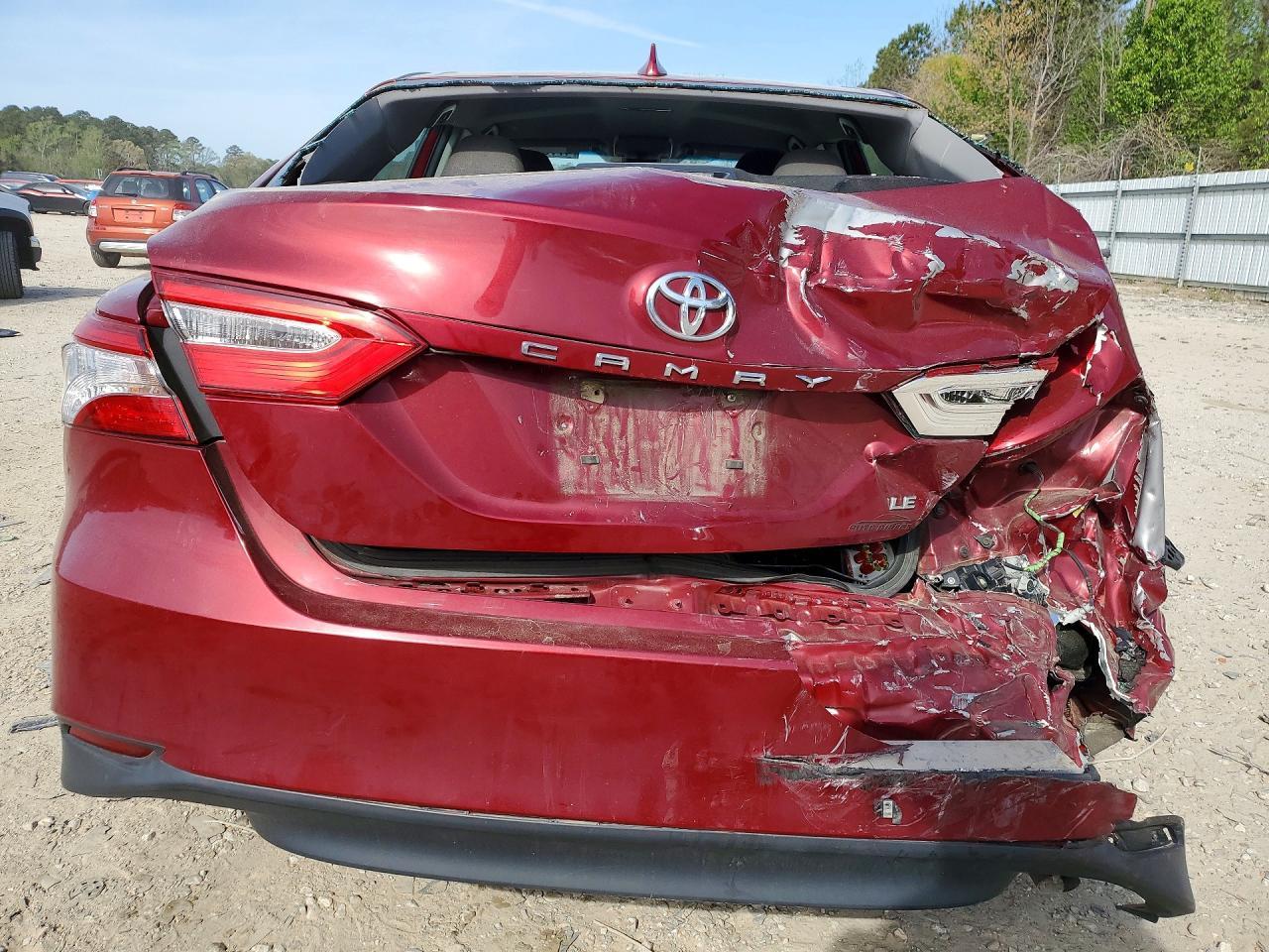 2020 Toyota Camry Le - zdjęcie 6