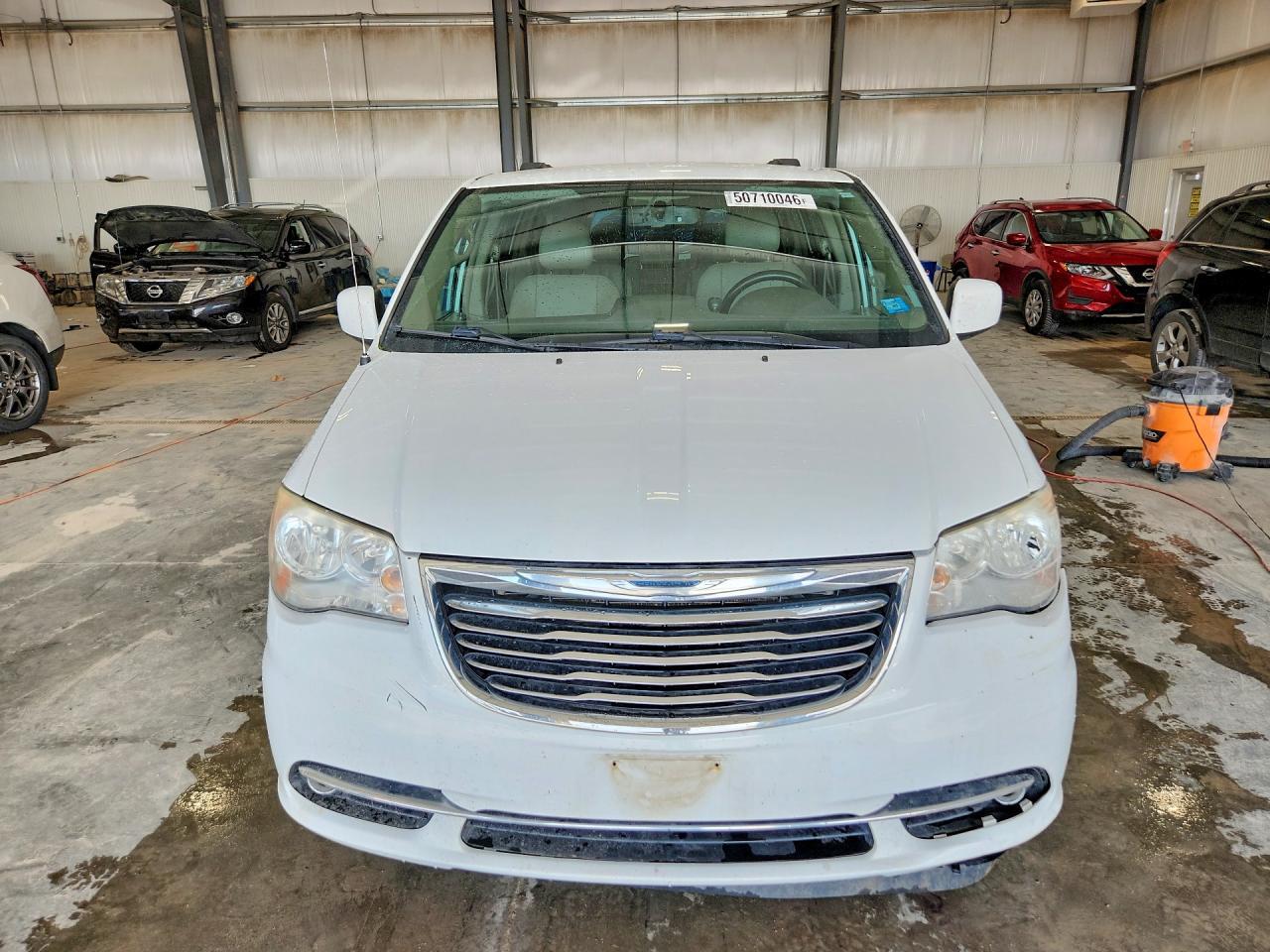 2014 Chrysler Town & Country Touring - zdjęcie 5
