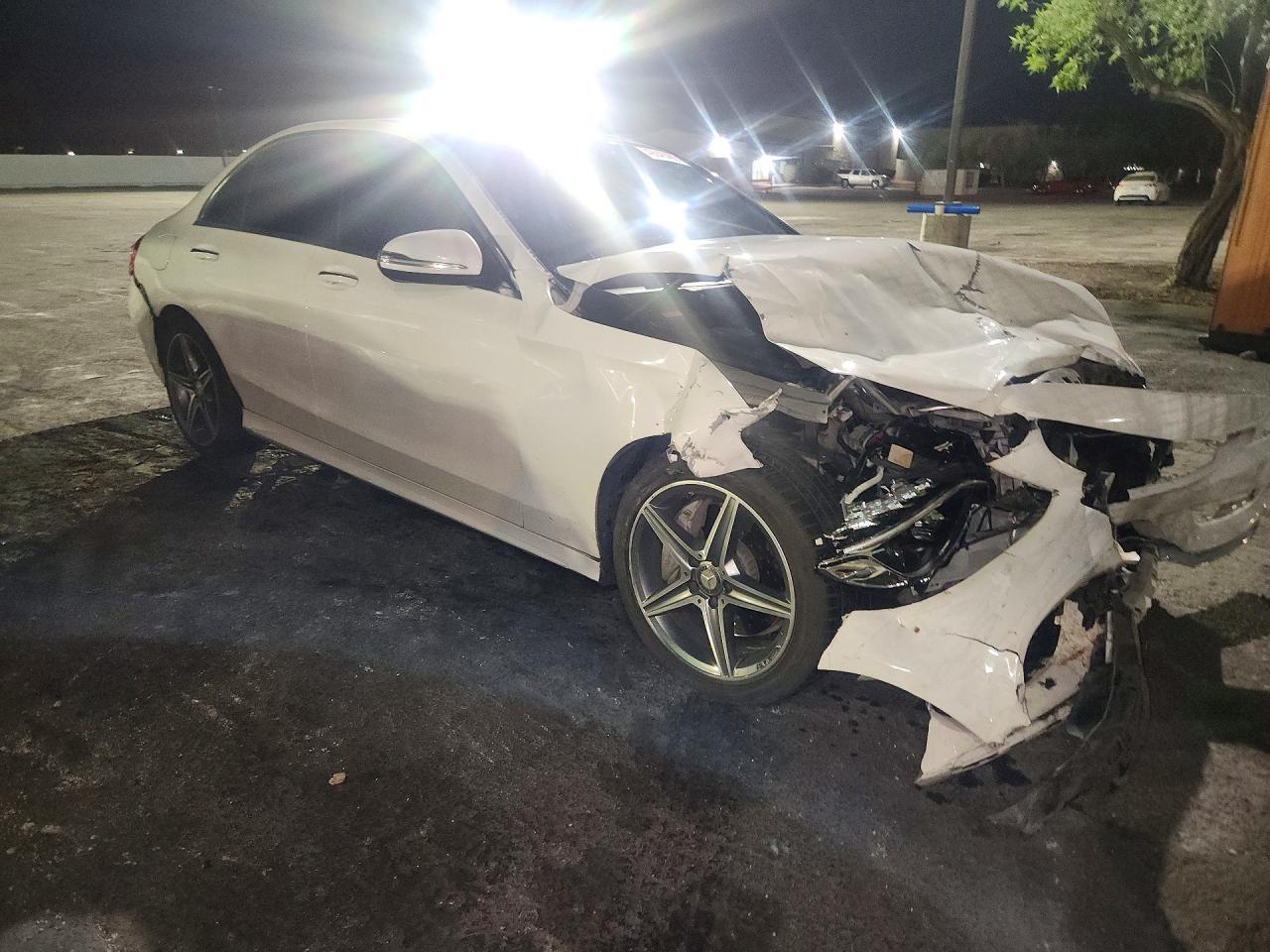 2015 Mercedes-Benz C 300 4Matic - zdjęcie 4