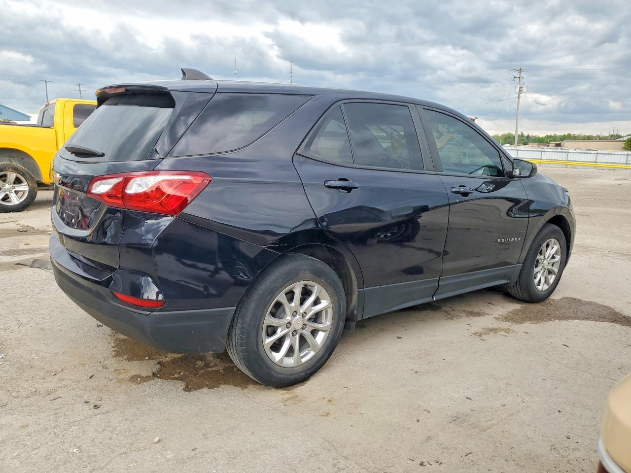 2021 Chevrolet Equinox Ls - zdjęcie 3