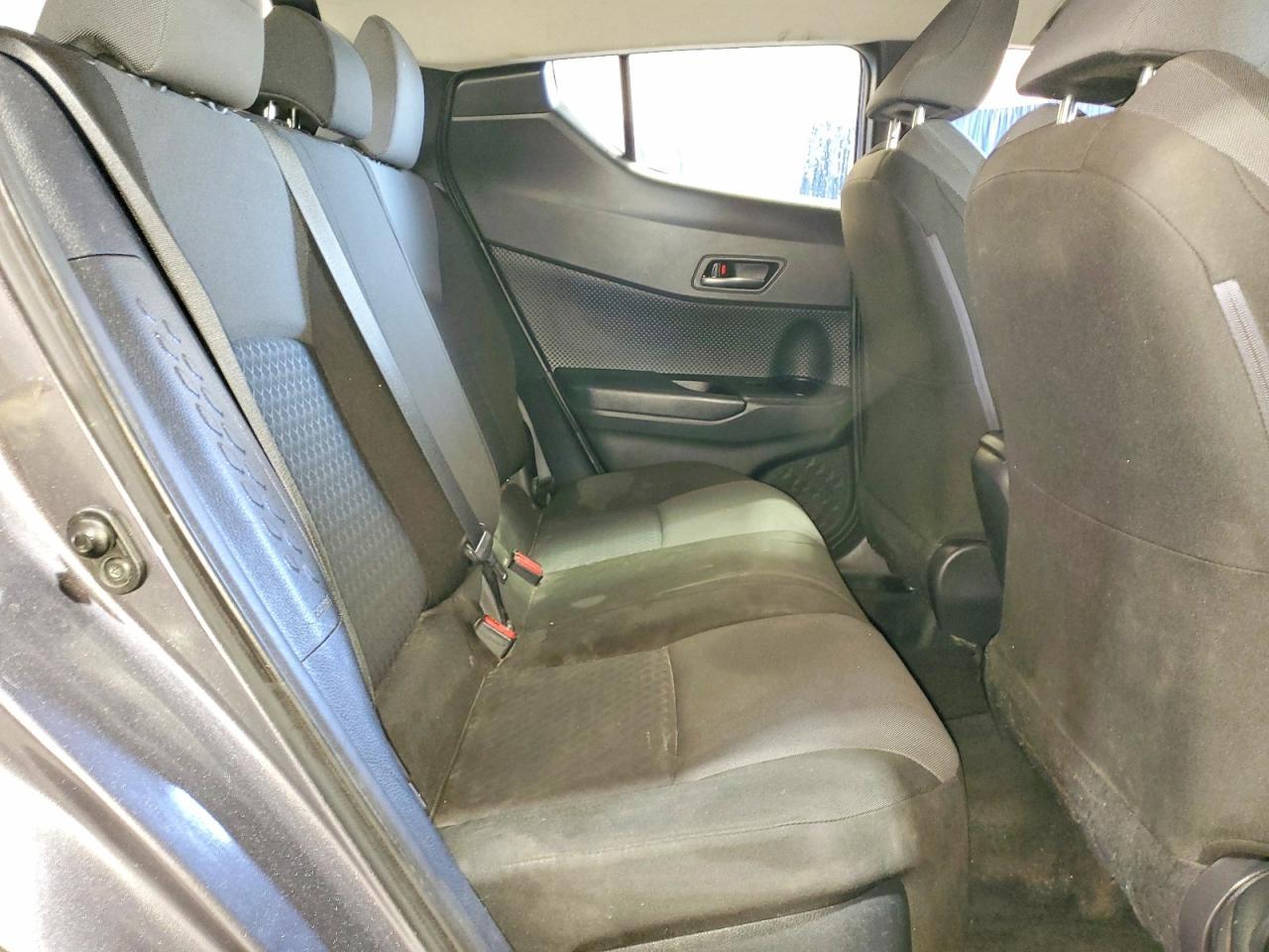 2020 Toyota C-Hr Le - zdjęcie 11